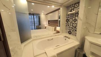 Premium Apartment, City View | Bathroom | Free toiletries, hair dryer, slippers, towels