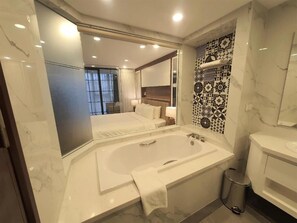Premium Apartment, City View | Bathroom | Free toiletries, hair dryer, slippers, towels - LIVIE Ha Noi Ham Long (Hoan Kiem)