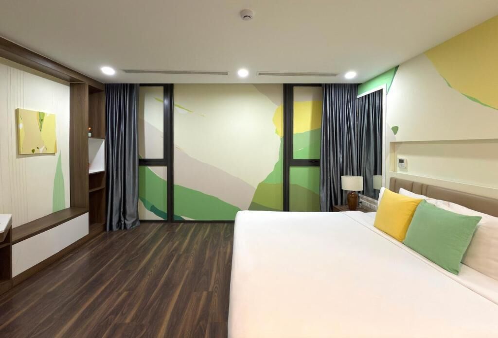 Studio – comfort | Skrivebord, skrivebord for bærbar PC og blendingsgardiner