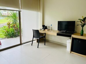 In-room safe, desk, laptop workspace, free WiFi - Costa Pacifica Baler (Baler)