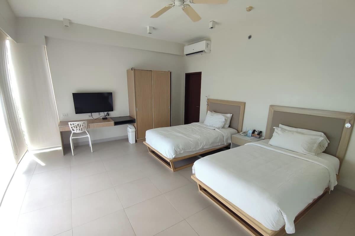 In-room safe, free WiFi