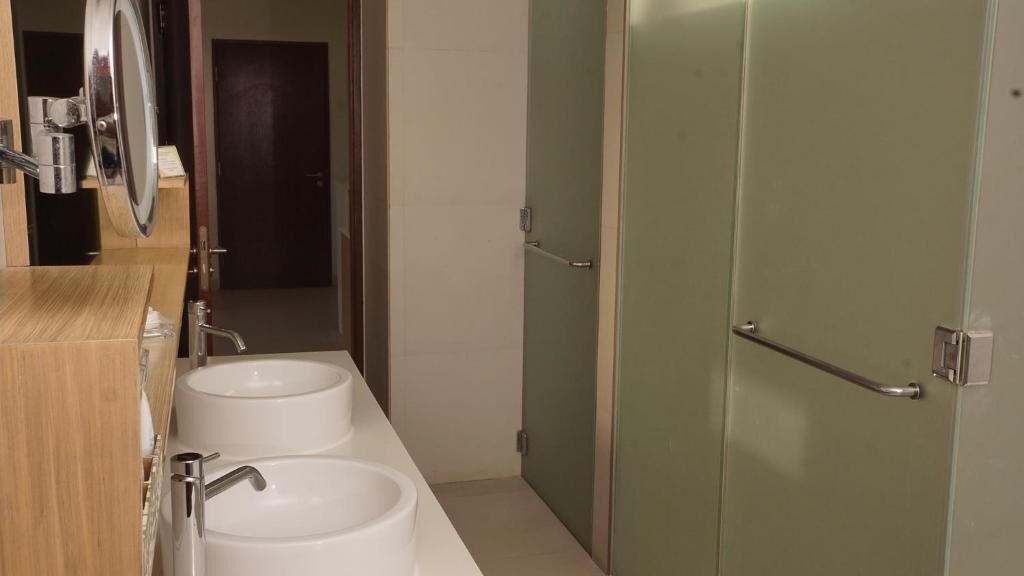 Towels, soap, shampoo, toilet paper