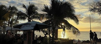 CAZ AZUR 3* avec accès direct à l'esplanade de Boucan Canot et sa vie balnéaire - Saint-Gilles-Les-Bains