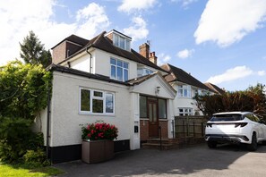 Exterior - Short Let Space offers Scholars Corner holiday property in Oxford, beautiful furnished two bedroom a (Oxford,)