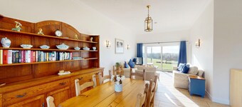 The Dutch Barn - sleeps 2 guests  in 1 bedroom