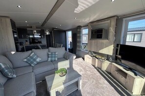 Living area - Palm Grove Lodge 1 Golden Palm Hot tub (Chapel St Leonards)