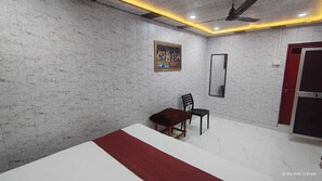 Phòng Deluxe | Bộ đồ giường cao cấp, nệm Select Comfort 