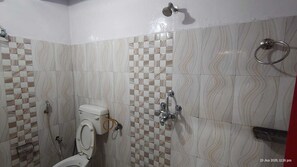 Pancuran mandi, syampu, tisu tandas 