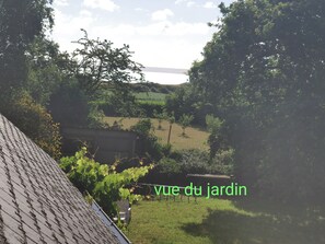 Property grounds - Pretty Breton house 300m from GR34 beach. (Pordic)