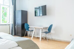 Basic Apartment - Simple 2BR Apt near Belvedere Palace (Vienna)