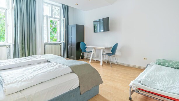 Basic Apartment - Simple 2BR Apt near Belvedere Palace (Vienna)