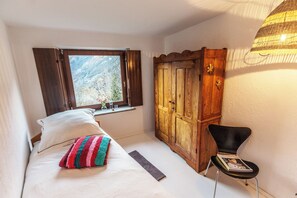 Family Duplex, Patio, Mountain View | Iron/ironing board, free WiFi - Maison du Chateau (La Salle)