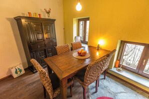 Apartemen Klasik, patio, pemandangan gunung | Tempat makan