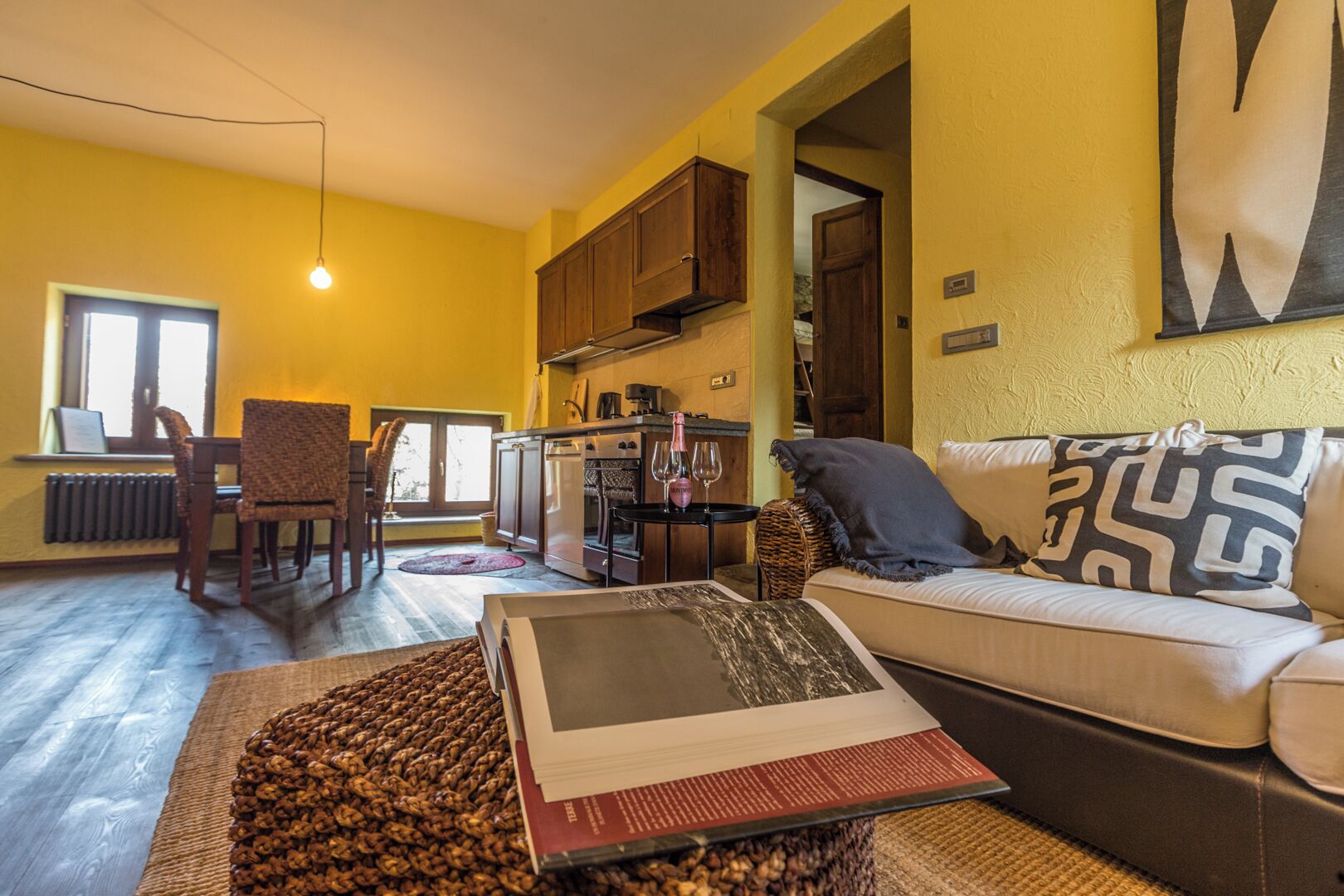 Appartement Classique, patio, vue montagne | Coin séjour