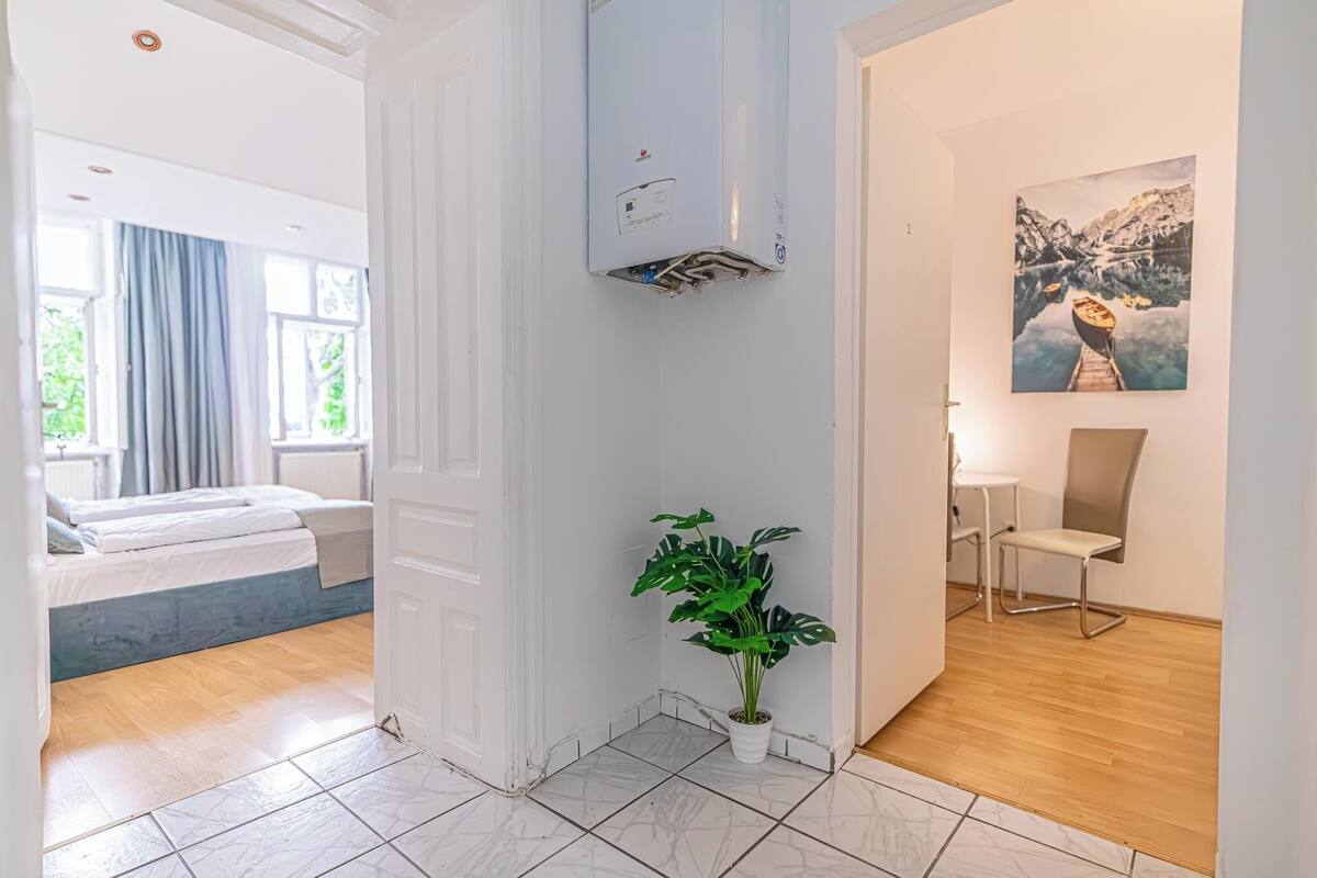 Eenvoudige kamer | Een strijkplank/strijkijzer, gratis wifi