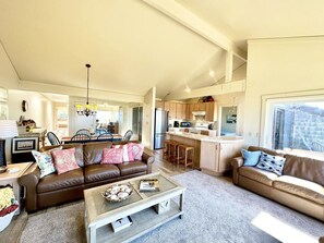 Living area - Monterey Dunes 228 - Moss Landing Townhome - A Mile of Beachfront! (Moss Landing)