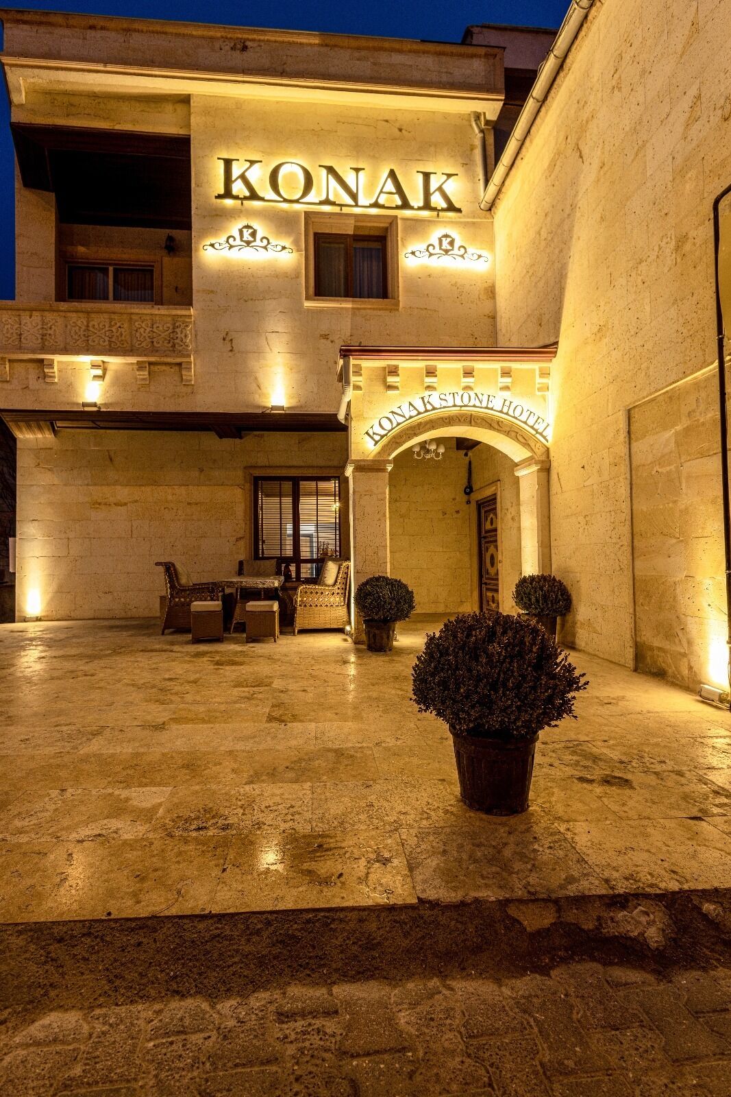 تفاصيل الفندق من الخارج