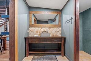 Shower, hair dryer, towels, shampoo