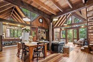 Interior - Rustic 3-Bed Retreat in Springbrook (Springbrook)