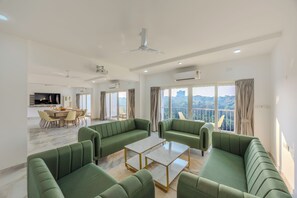 บริเวณนั่งเล่น