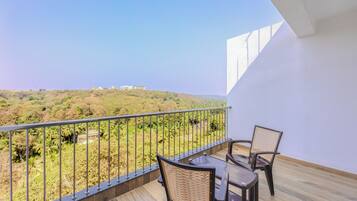 Economy Room, Valley View | Property grounds