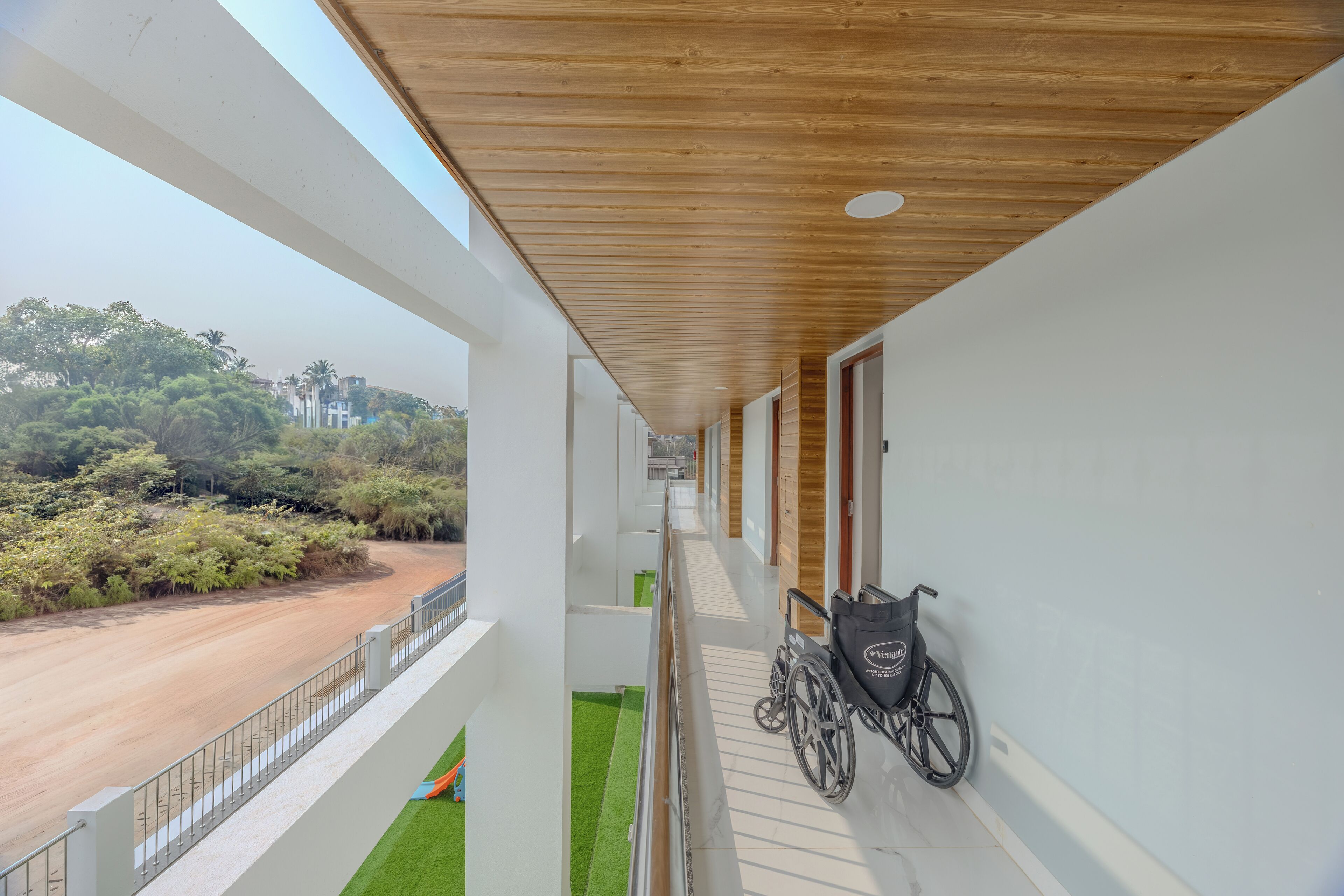 المنطقة المحيطة بالمنشأة