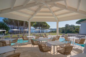 Restaurant - Hotel with swimming pool in Conca Verde just 100 mt from the sea (Conca Verde)