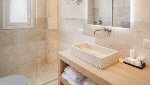 Deluxe Double or Twin Room | Bilik Mandi | Pancuran mandi, pengering rambut, jubah mandi, bidet 
