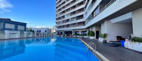 Appartement, 2 slaapkamers, roken, balkon | Zwembad | Een buitenzwembad