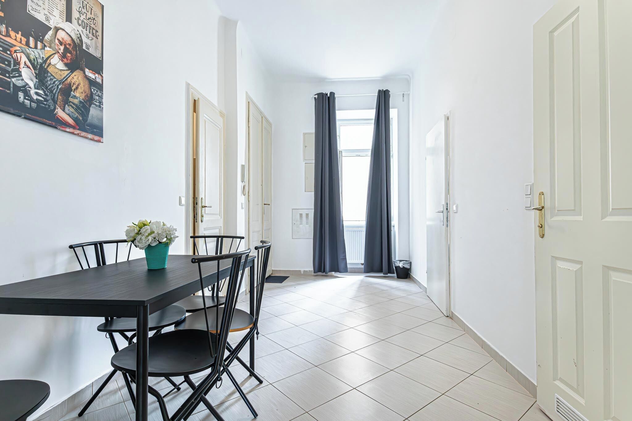 Basic Apartment | Dining