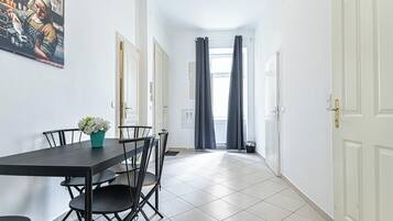 Basic Apartment | Dining