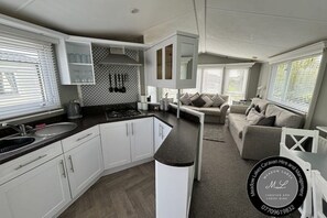 Private kitchen - Palm Grove 28 - Golden Palm Resort (Chapel Saint Leonards)