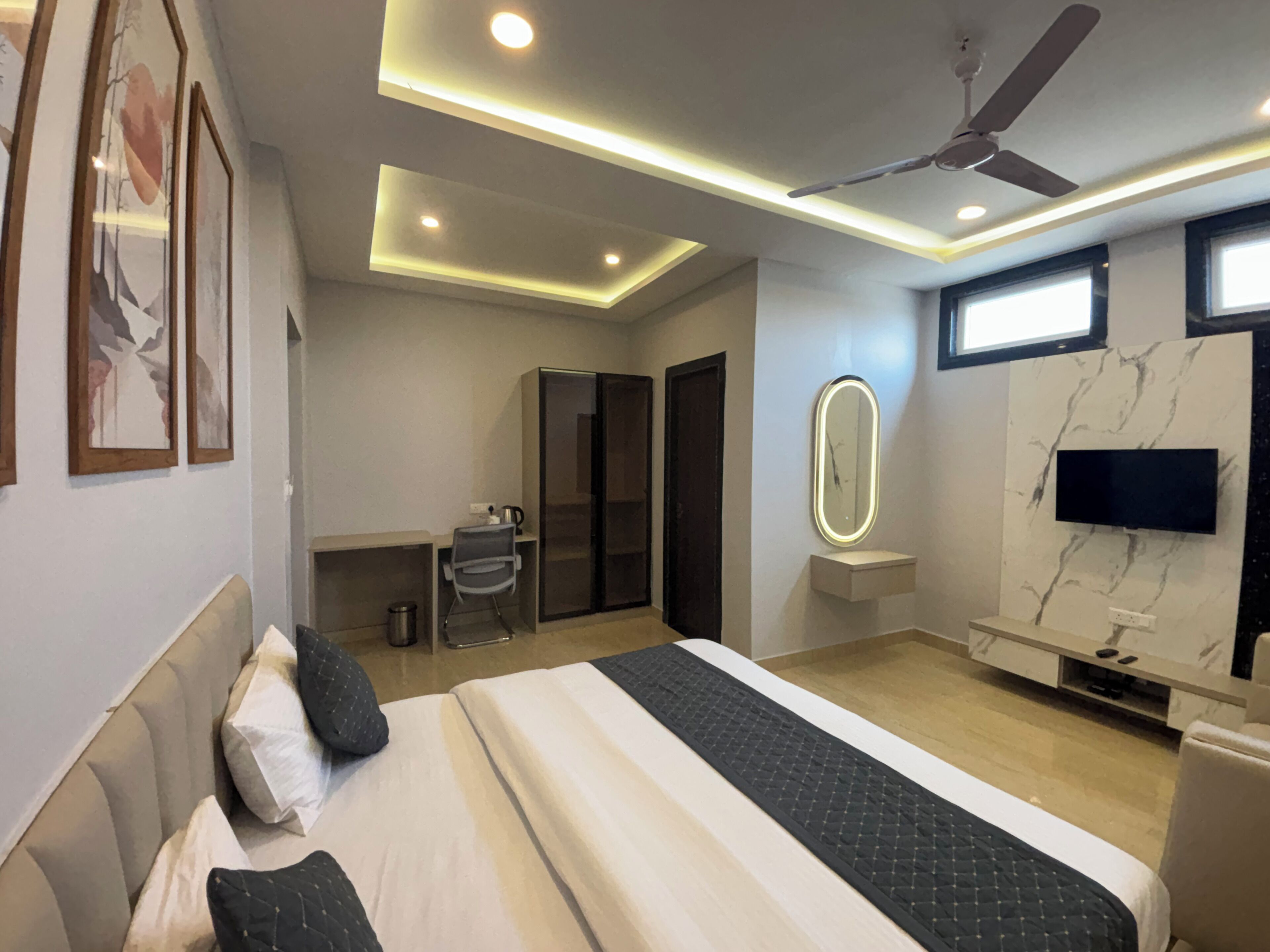 Deluxe Double Room | Laptop workspace, free WiFi