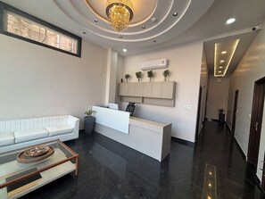 Lobby - Hotel Saffron Hive (Jodhpur)