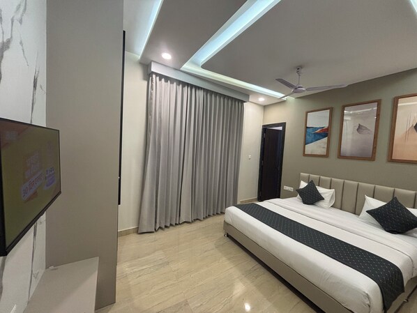 Deluxe Double Room | Laptop workspace, free WiFi - Hotel Saffron Hive (Jodhpur)