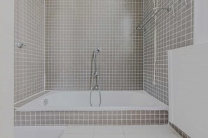 Apartment | Bathroom - Magnificent Apartment- 2br/4p- Near Sacre-coeur (Paris)