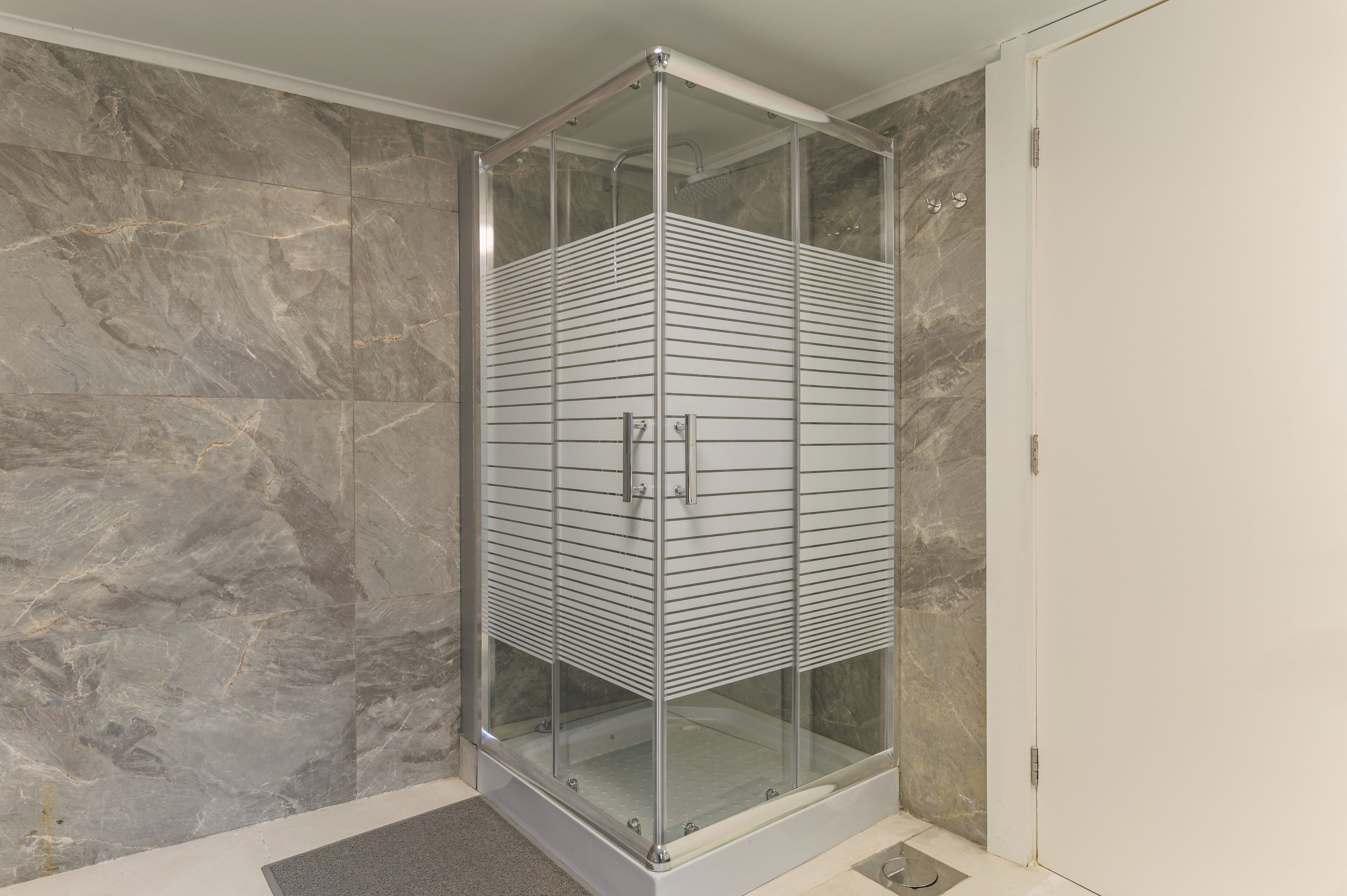 House, 4 Bedrooms, Balcony, City View | Bathroom | Shower, rainfall showerhead, free toiletries, hair dryer