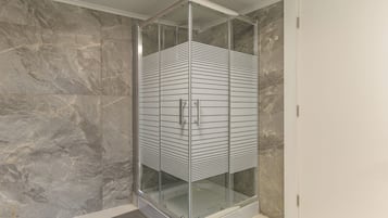 House, 4 Bedrooms, Balcony, City View | Bathroom | Shower, rainfall showerhead, free toiletries, hair dryer