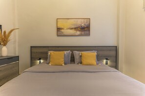 House, 4 Bedrooms, Balcony, City View | Egyptian cotton sheets, premium bedding, individually decorated - Maison des Muses Full Guesthouse in Gemmayzeh (Beirut)