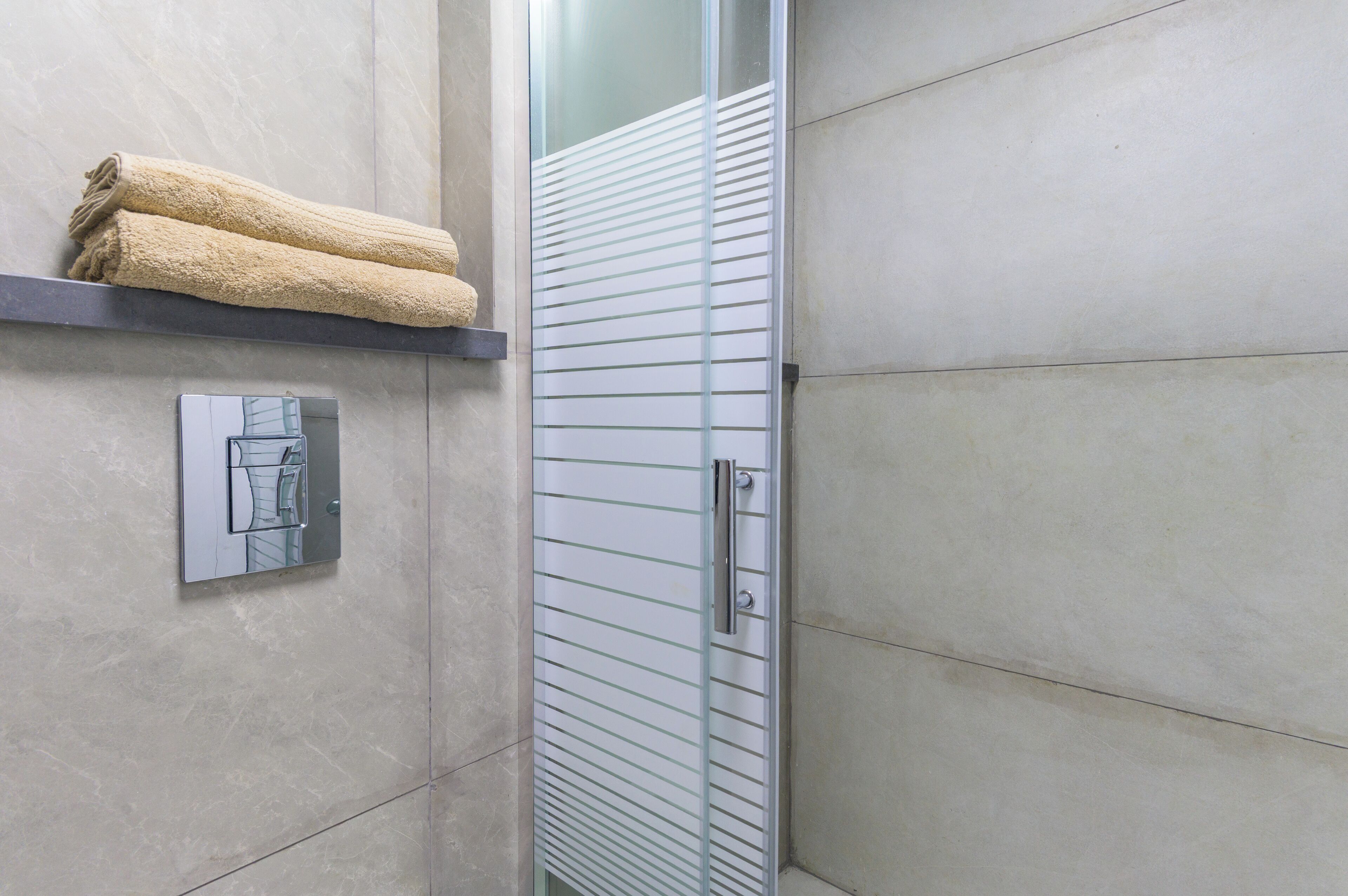 House, 4 Bedrooms, Balcony, City View | Bathroom | Shower, rainfall showerhead, free toiletries, hair dryer