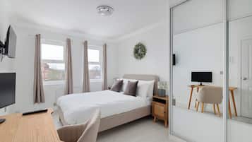 5 bedrooms, iron/ironing board, WiFi, bed sheets