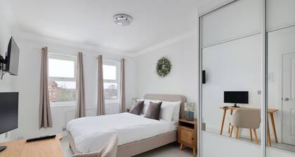 5-Bed Home (sleeps 11), 3.5 Baths, Free Parking
