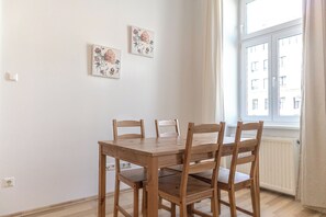 Eenvoudig appartement | Dineren