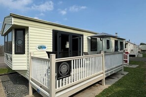 Exterior - Palm Grove 3 - Golden Palm Resort (Chapel St Leonards)