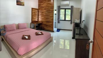 Standard Room, Courtyard View | Desk, free WiFi