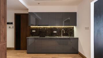 Twin Studio | Private kitchen | Microwave, stovetop, dishwasher, cookware/dishes/utensils