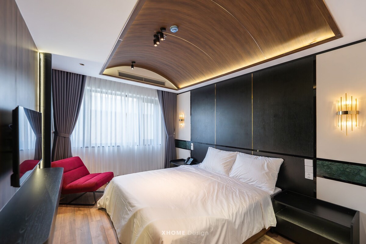 Studio | Minibar, in-room safe, desk, soundproofing