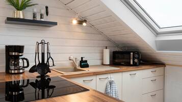 Kühlschrank, Mikrowelle, Ofen, Herdplatte