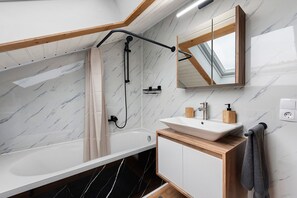 Doccia, asciugacapelli, asciugamani