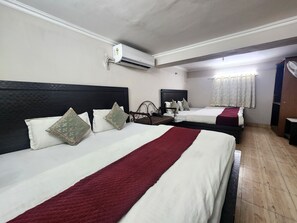 Deluxe Quadruple Room | Free WiFi - Hotel Kelson DX-Near Ramakrishna Metro (New Delhi)